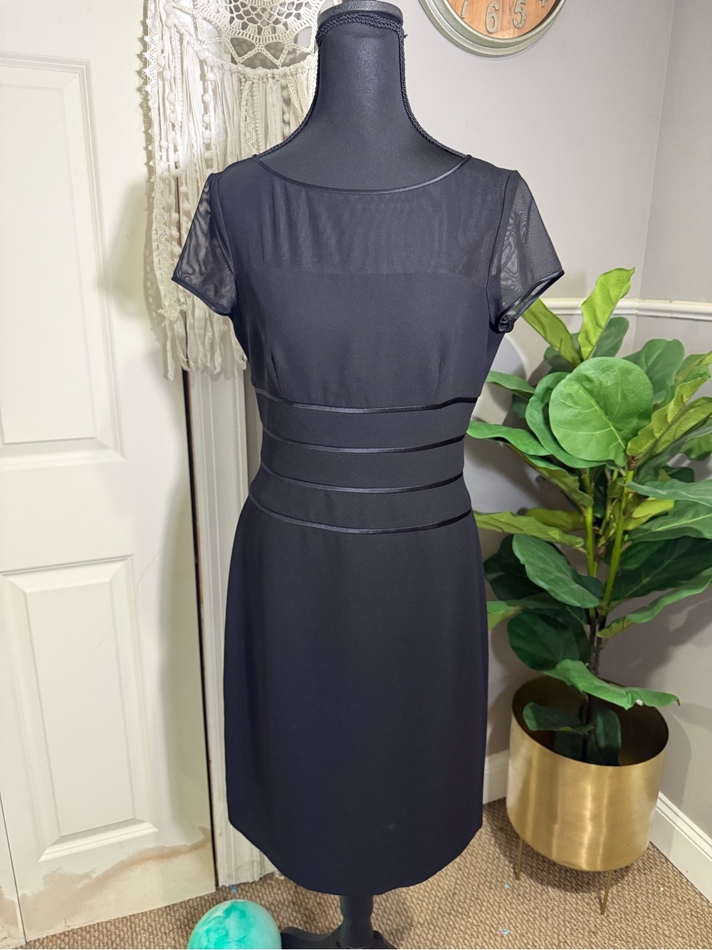 Vintage Classic Black Short-Sleeve Sheath Dress size 4